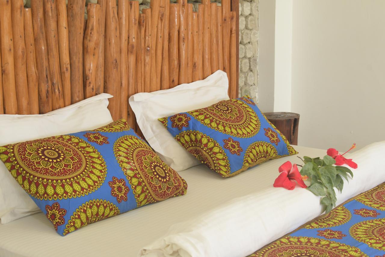 Bed and Breakfast Habibis Bottle House Nungwi Zewnętrze zdjęcie